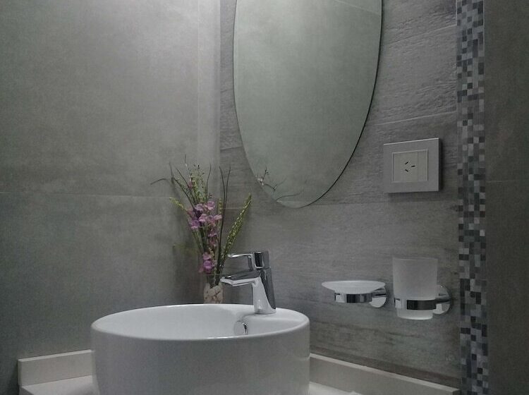 اتاق استاندارد سه نفره, Columbia Palace