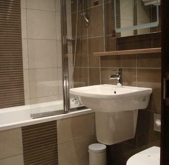 Quarto Estandar Individual, Cruachan