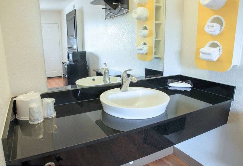 Четырехместный номер Премиум, Motel 6 Old Town Scottsdale Fashion Square
