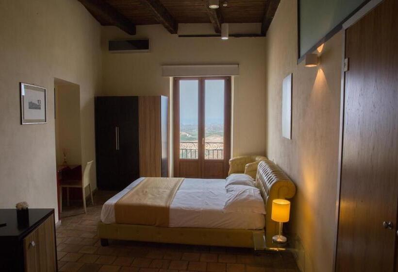 Номер Стандарт, Relais Hotel Palazzo Castriota
