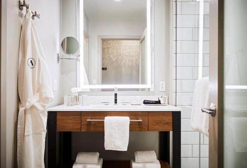 Люкс Адаптированный для Инвалидов, Archer Hotel Tysons