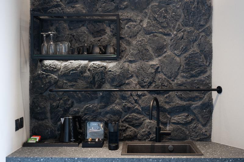 Suite 2 Chambres, Apikia Santorini   Adults Only