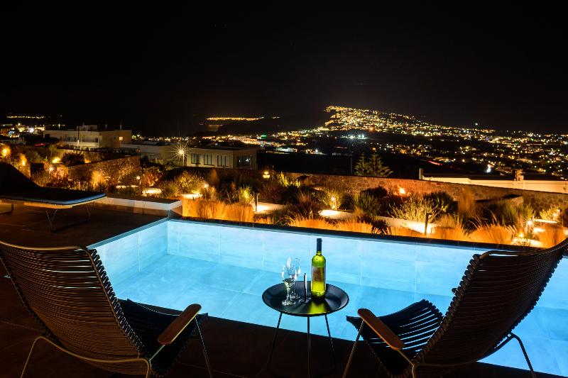 Suite Exécutive 2 Chambres, Apikia Santorini   Adults Only