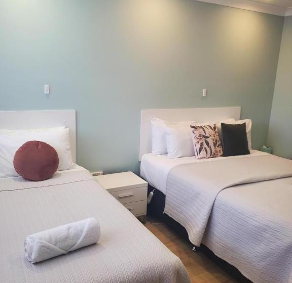 Семейный Номер, Roydons Motor Inn