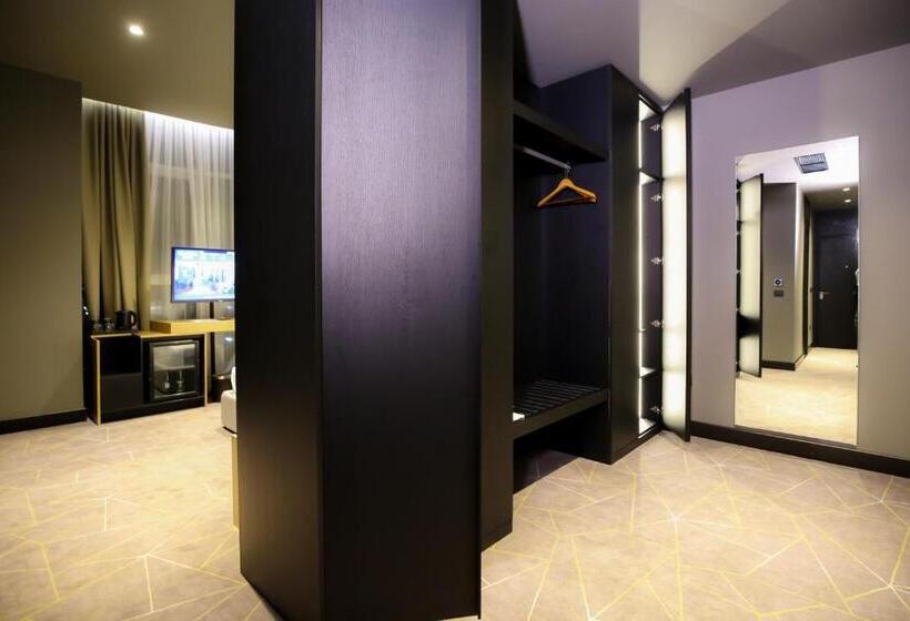 수피리어 룸, The Central View Boutique