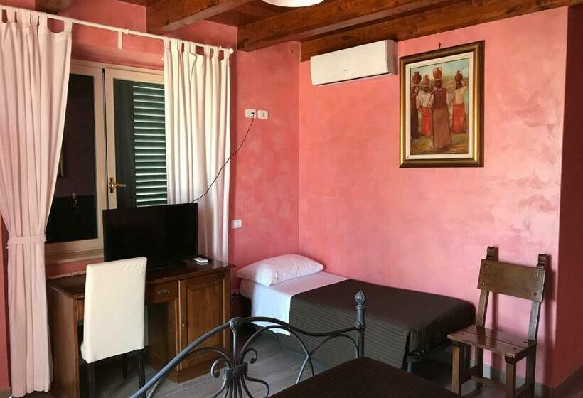 Трехместный Номер Deluxe Вид на Море, Villa Scotillo Boutique