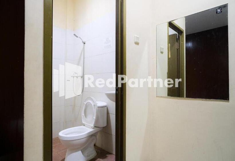 Номер Superior, Reddoorz At Sparkling Hotel Surabaya