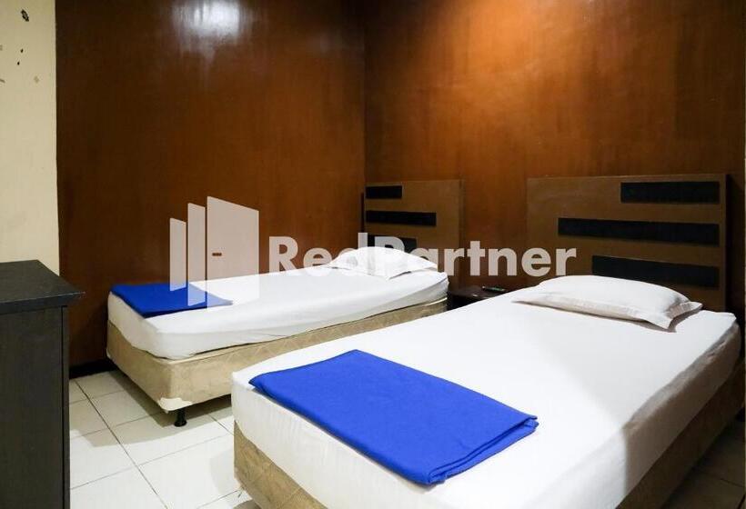 Номер Superior, Reddoorz At Sparkling Hotel Surabaya