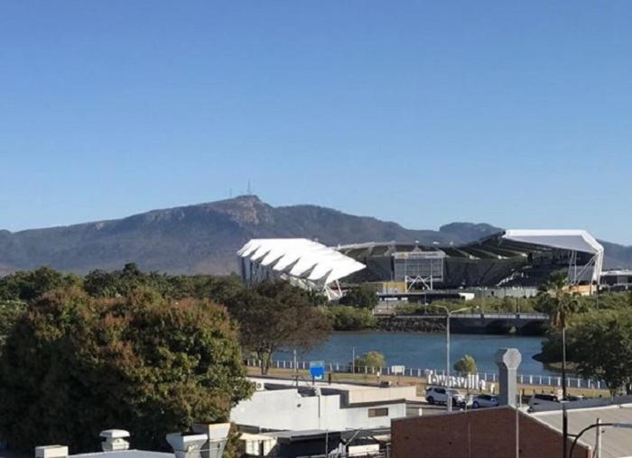 스탠다드 룸 킹사이즈 침대, Grand Hotel And Apartments Townsville