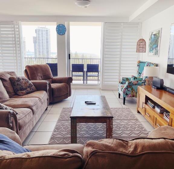 Апартаменты 3 Спальни, Golden Sands On The Beach   Absolute Beachfront Apartments