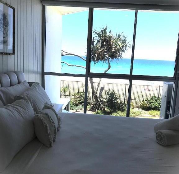 Апартаменты 2 Спальни, Golden Sands On The Beach   Absolute Beachfront Apartments