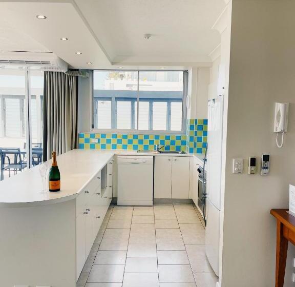 Апартаменты 1 Спальня Нижний Этаж, Golden Sands On The Beach   Absolute Beachfront Apartments