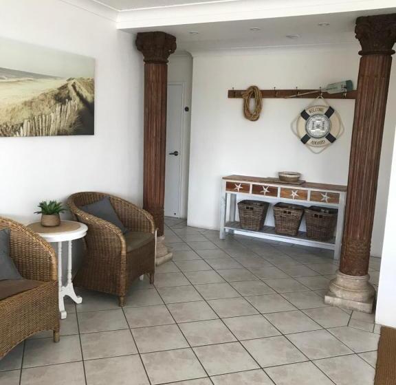 Апартаменты 3 Спальни, Golden Sands On The Beach   Absolute Beachfront Apartments