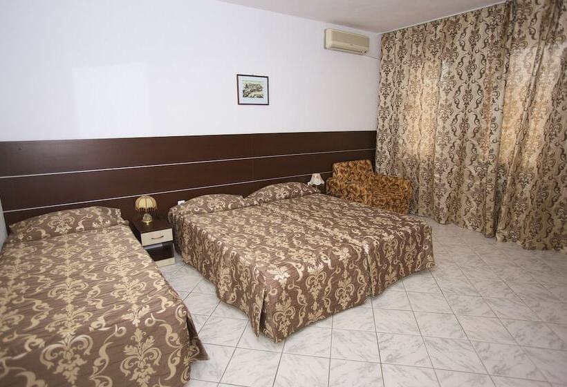 Quarto Triplo Estandar, Zora