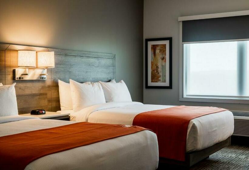 Номер Стандарт с Балконом, Amsterdam Inn & Suites Florenceville