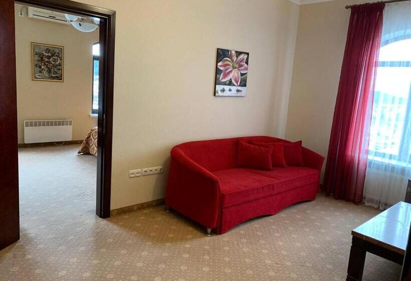 سوئیت با بالکن, Villa Grand