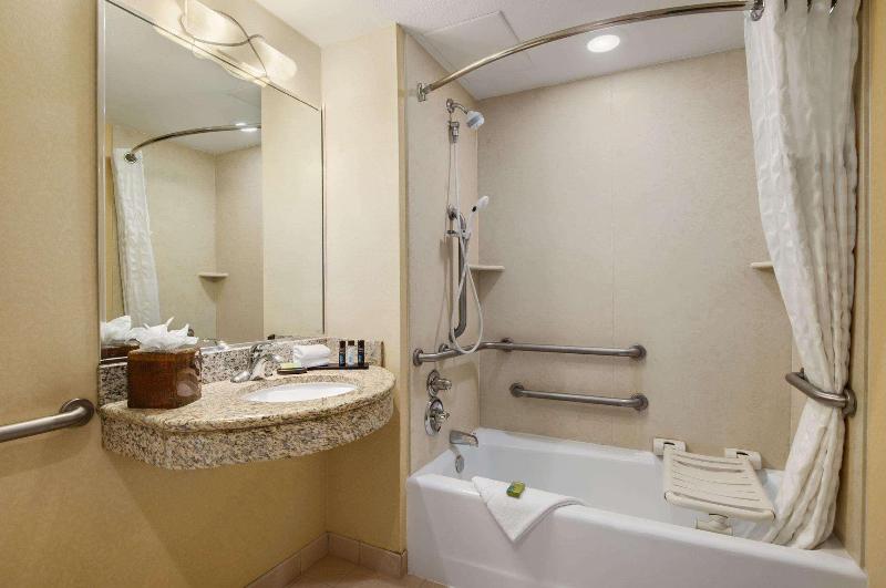 Люкс Кровать Кинг, Embassy Suites By Hilton San Marcos Hotel Conference Center