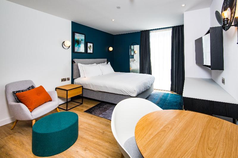 带大床的标准工作室, Staybridge Suites   Cardiff, An Ihg