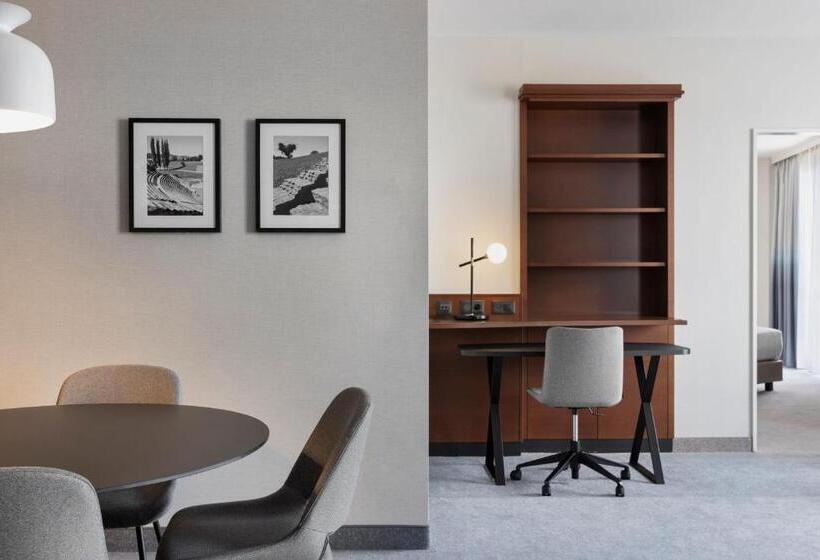 Полулюкс, Courtyard By Marriott Basel