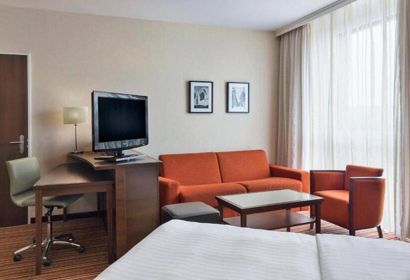 Номер Superior Кровать Кинг, Courtyard By Marriott Basel