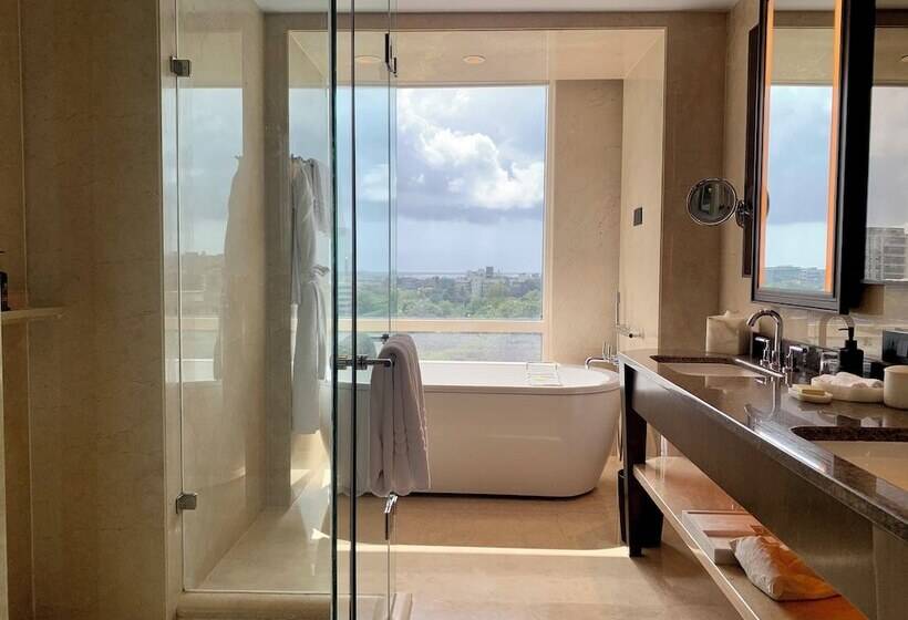 اتاق لوکس با چشم‌انداز دریا, Four Seasons Hotel Mumbai