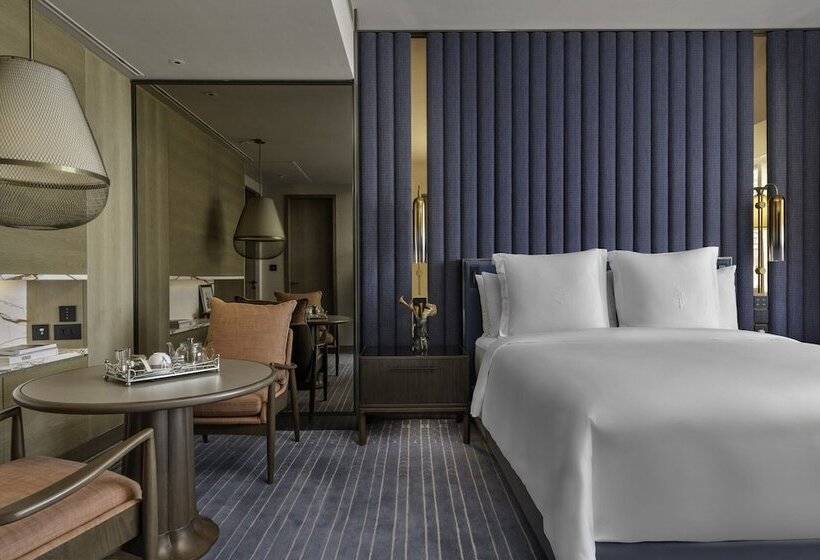اتاق لوکس با چشم‌انداز دریا, Four Seasons Hotel Mumbai
