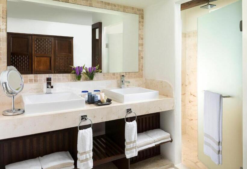اتاق اکونومی, Selection Riviera Cancún