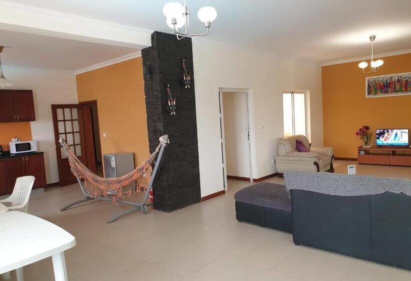 اتاق استاندارد با سرویس بهداشتی مشترک, Cactus Guest House
