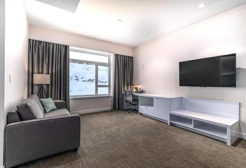 Номер Deluxe Кровать Кинг, Aqsarniit Hotel And Conference Centre
