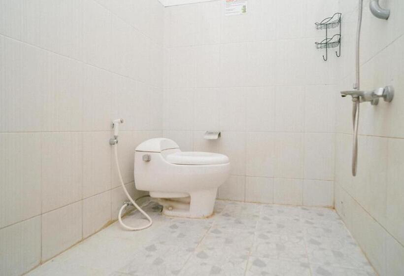 デラックスルーム, Urbanview Hotel Griya Surya Malang By Reddoorz