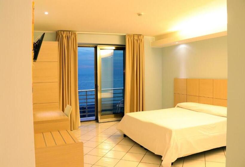 Quarto Superior Vista Mar, Ancora
