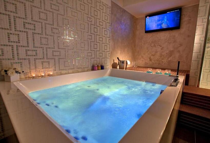 Полулюкс, Park Hotel Junior