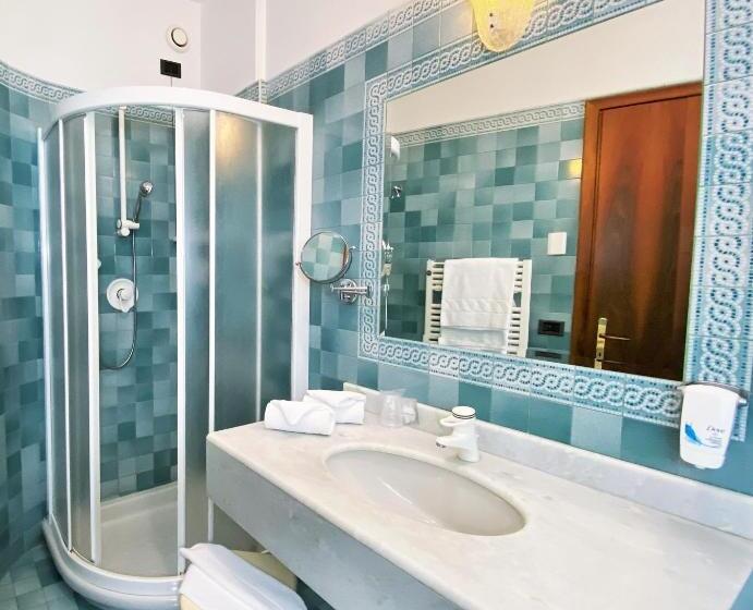 Номер Стандарт Трехместный, Park Hotel Junior