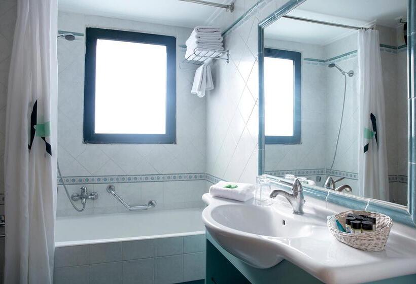 Номер Premium Боковой Вид на Море, Ramada by Wyndham, Athens Club Attica Riviera