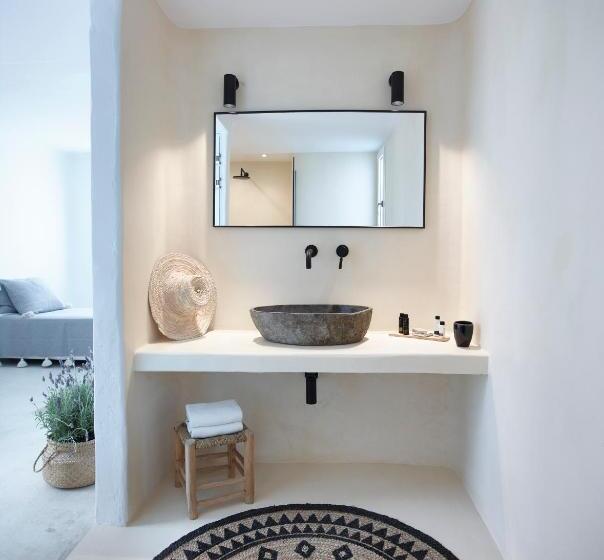 Полулюкс, Rocabella Mykonos
