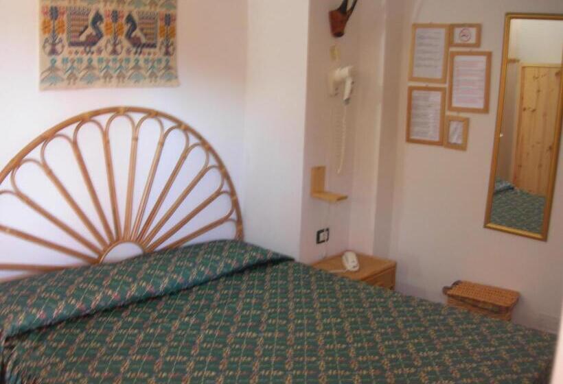 Habitaci�n Est�ndar Abuhardillada, Domus De Janas Sul Mare
