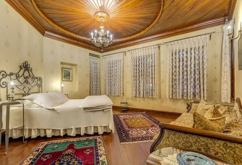 اتاق لوکس, Kaucuk