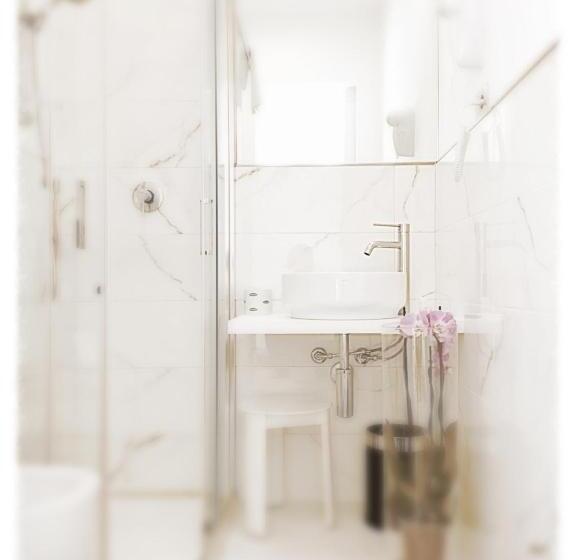 اتاق استاندارد با چشم‌انداز دریا, Sanremo Luxury Suites