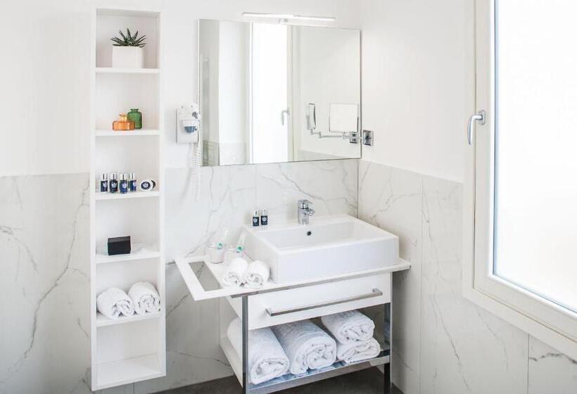 سوئیت جونیور سوپریور با چشم‌انداز دریا, Sanremo Luxury Suites