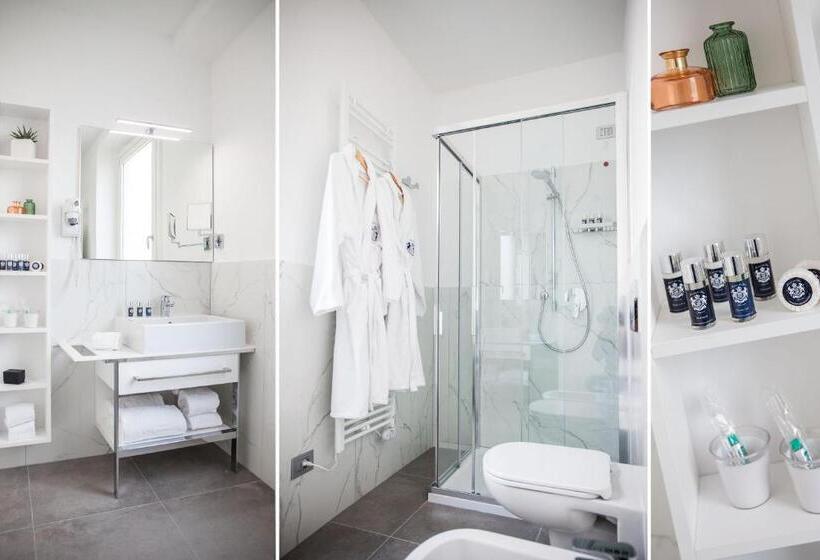 سوئیت جونیور سوپریور با چشم‌انداز دریا, Sanremo Luxury Suites