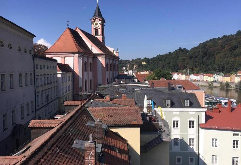 Люкс Вид на Сад, Das Hornsteiner