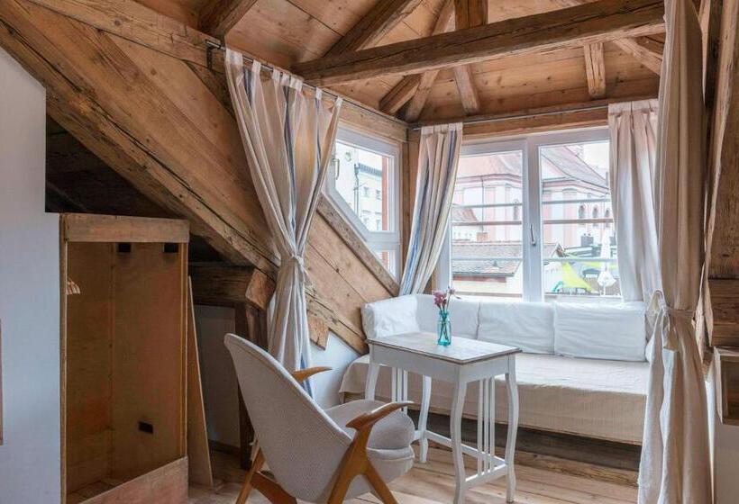 غرفة كومفورت, Das Hornsteiner