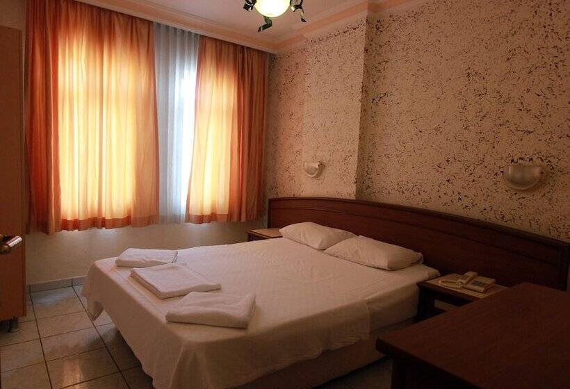 Quarto Estandar com Sacada, Elegant Baronessa Aparthotel