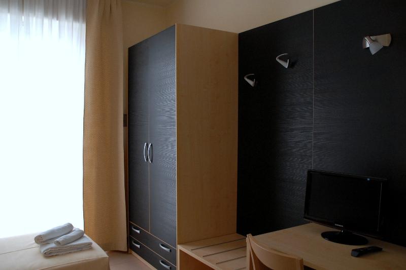 اتاق استاندارد یک نفره, Arno