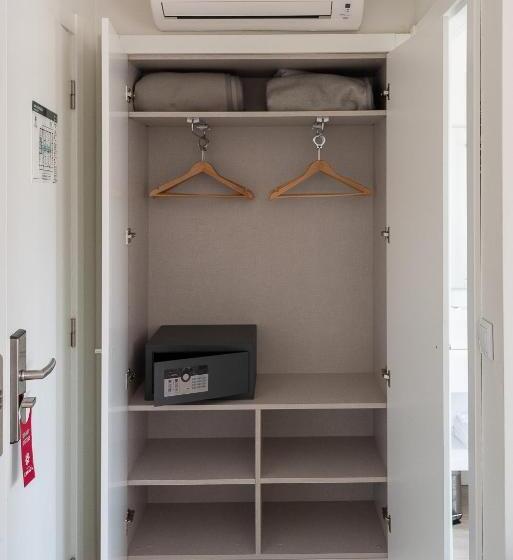 Quarto Estandar para Deficientes Físicos, Canada