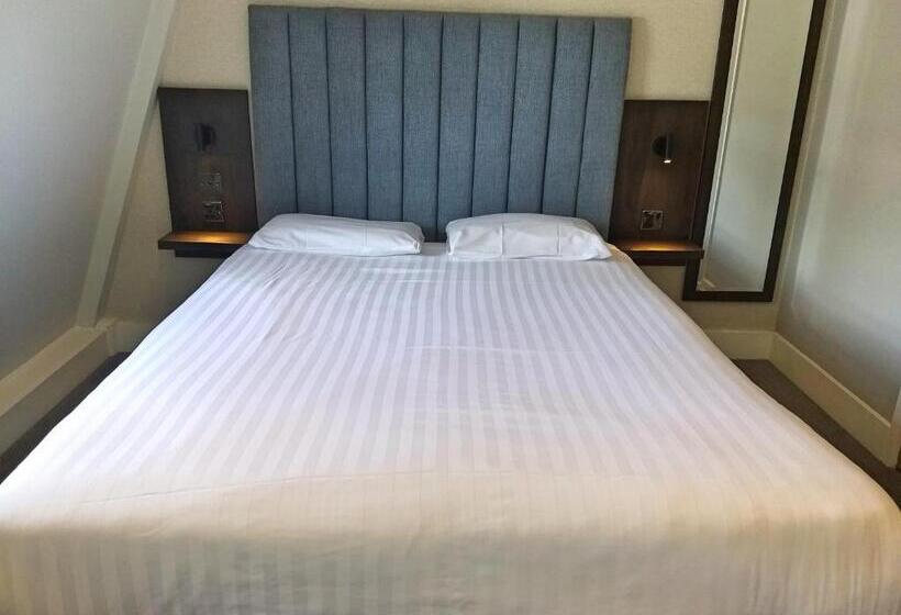 Трехместный Номер Deluxe, Garden Court