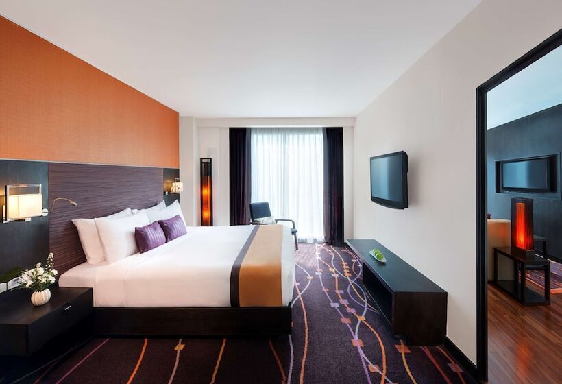سوییت جونیور, Radisson Suites Bangkok Sukhumvit