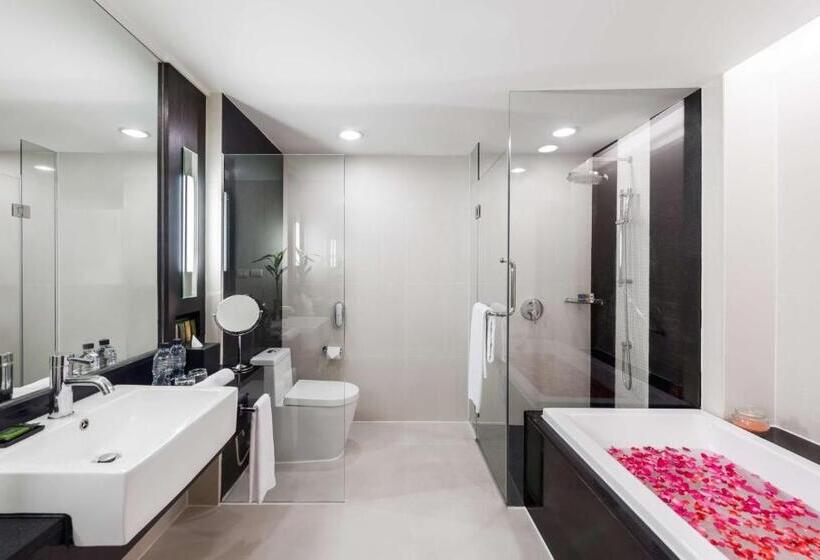 سوییت جونیور, Radisson Suites Bangkok Sukhumvit