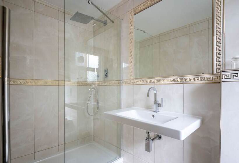Номер Superior, Guildford Manor Hotel & Spa