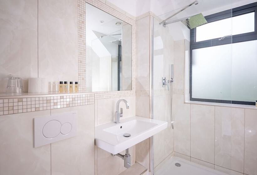Семейный Номер, Guildford Manor Hotel & Spa